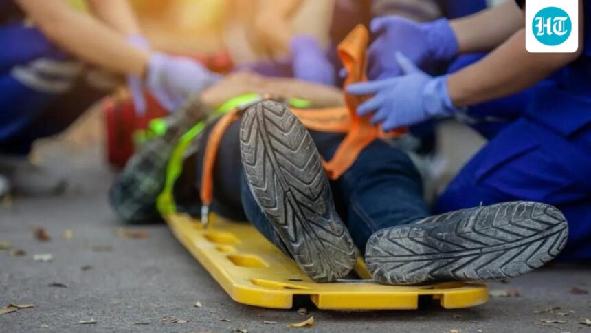 3-people-were-killed-after-a-truck-overturned-at-a-shelter-near-an-under-construction-bridge-in-up