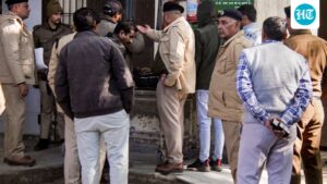 mp:-thief-hides-in-pond-for-5-hours-after-stealing-woman’s-bag,-lotus-stem-likely-helped-him-breathe