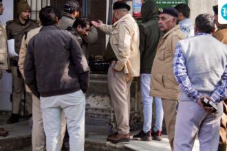 mp:-thief-hides-in-pond-for-5-hours-after-stealing-woman’s-bag,-lotus-stem-likely-helped-him-breathe