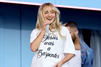 is-there-a-sabrina-carpenter-coachella-airbnb?-her-desert-inspiration-on-her-“home-tour.”