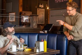‘the-audacity’-review:-billy-magnussen-and-sarah-goldberg-anchor-amc’s-wicked-but-one-note-silicon-valley-satire