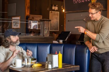 ‘the-audacity’-review:-billy-magnussen-and-sarah-goldberg-anchor-amc’s-wicked-but-one-note-silicon-valley-satire