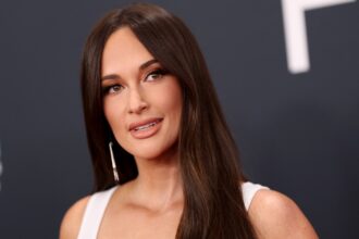 close-encounters-at-50,000-feet?-kacey-musgraves-claims-that-ufos-followed-her-plane