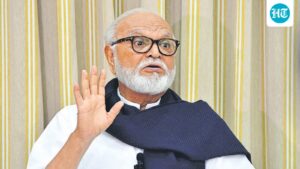 panic-as-maharashtra-minister-bhujbal’s-helicopter-landed-1-km-from-the-helipad,-in-a-parking-lot,-in-pune