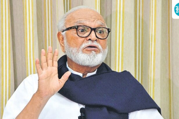 panic-as-maharashtra-minister-bhujbal’s-helicopter-landed-1-km-from-the-helipad,-in-a-parking-lot,-in-pune