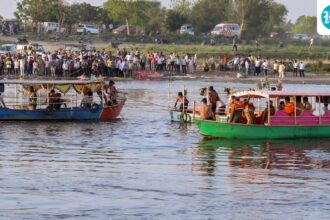vrindavan-boat-tragedy:-video-shows-passengers-chanting-‘radhe-radhe’,-had-no-safety-vests
