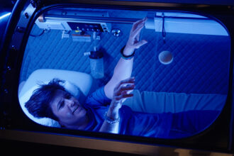 how-to-watch-kara-swisher-wants-to-live-forever,-a-new-investigative-series-about-the-longevity-industry