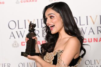 rachel-ziegler-and-papa-essiedu-win-olivier-awards,-but-“paddington-the-musical”-owns-the-night