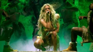 karol-g-delivers-a-visually-stunning-performance-at-the-historic-coachella-concert