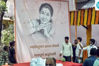 pakistan’s-regulatory-body-has-issued-a-notice-to-the-major-tv-channel-for-broadcasting-asha-bhosle’s-tribute