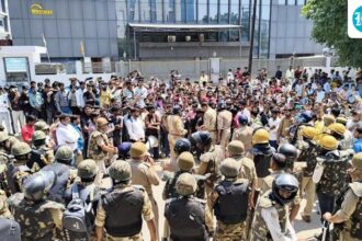 uttar-pradesh-raises-minimum-wages-for-workers-after-a-day-of-protests-that-paralyzed-noida