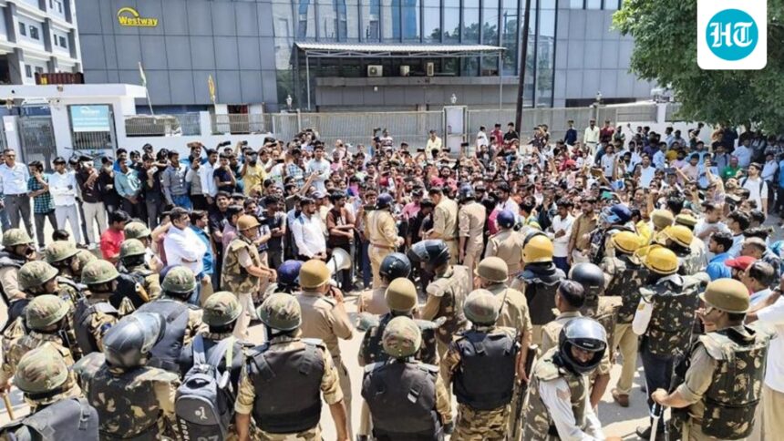 uttar-pradesh-raises-minimum-wages-for-workers-after-a-day-of-protests-that-paralyzed-noida