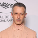 “the-social-account”:-aaron-sorkin-shows-the-first-footage-of-jeremy-strong-as-mark-zuckerberg,-calling-it-a-“david-and-goliath-story.”