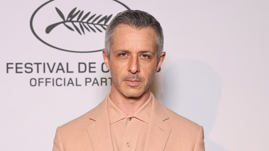 the-social-account-aaron-sorkin-shows-the-first-footage-of-jeremy-strong-as-mark-zuckerberg-calling-it-a-david-and-goliath-story | GIBN “the-social-account”:-aaron-sorkin-shows-the-first-footage-of-jeremy-strong-as-mark-zuckerberg,-calling-it-a-“david-and-goliath-story.”