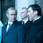 paul-dano-plays-“the-new-rasputin”-opposite-jude-law’s-putin-in-the-trailer-for-“the-wizard-of-the-kremlin”