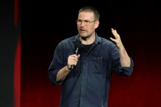 zach-krieger-brings-the-resident-evil-trailer-to-cinemacon,-with-austin-abrams-fighting-for-his-life