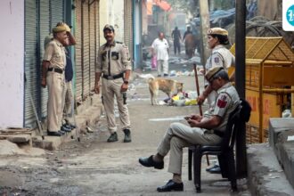 2-were-arrested-after-the-dean’s-son-was-assaulted-for-opposing-drinking-outside-their-home-in-delhi