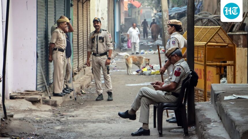 2-were-arrested-after-the-dean’s-son-was-assaulted-for-opposing-drinking-outside-their-home-in-delhi