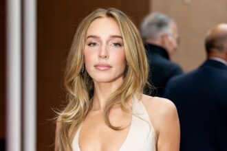 alex-cooper-net-worth-2026:-how-much-money-does-the-‘call-her-daddy’-host-make.