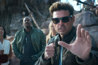 karl-urban’s-johnny-cage-makes-his-way-into-battle-in-new-footage-from-mortal-kombat-ii