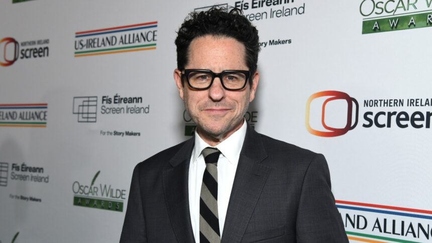 jj-abrams-releases-the-mysterious-trailer-for-the-great-beyond-with-glen-powell-and-jenna-ortega