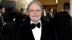 billy-crystal-will-return-to-broadway-in-a-play-inspired-by-the-loss-of-his-home