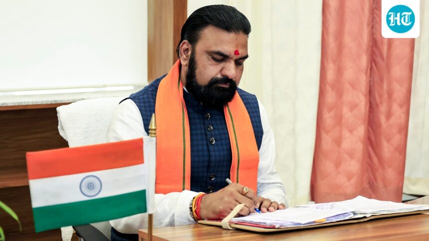 samrat-chaudhary-an-alumnus-of-lalu-yadavs-class-was-not-elected-by-the-people-of-bihar-says-rjds-tejashwi | GIBN samrat-chaudhary,-an-alumnus-of-lalu-yadav’s-class,-was-not-elected-by-the-people-of-bihar,-says-rjd’s-tejashwi.