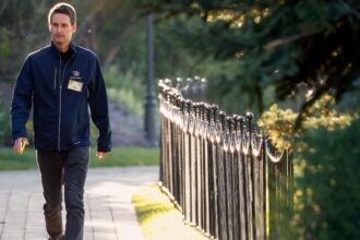 snap-lays-off-1,000-employees,-as-ceo-evan-spiegel-says-the-company-faces-a-‘tough-moment’