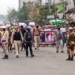 21-people-were-injured-in-fresh-clashes-in-bishnupur-in-manipur,-and-two-cars-were-set-on-fire