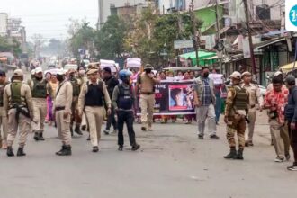 21-people-were-injured-in-fresh-clashes-in-bishnupur-in-manipur,-and-two-cars-were-set-on-fire