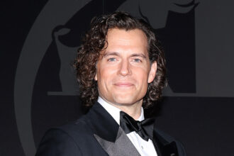 henry-cavill-reveals-the-exciting-first-stills-of-the-highlander-reboot