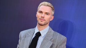 nicholas-hoult-leads-a-crew-of-criminal-youtubers-in-the-first-“how-to-rob-a-bank”-footage.