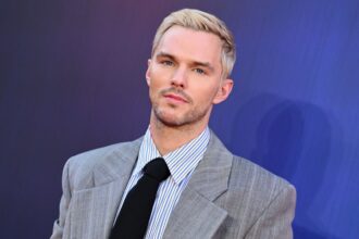 nicholas-hoult-leads-a-crew-of-criminal-youtubers-in-the-first-“how-to-rob-a-bank”-footage.