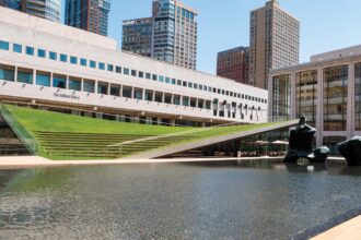 juilliard-names-interim-drama-school-leadership-team,-including-laura-linney