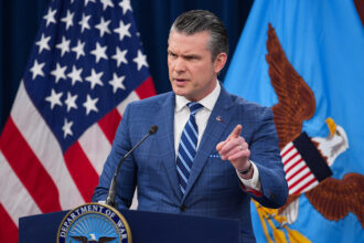 pete-hegseth-reads-tarantino’s-fake-bible-quote-from-pulp-fiction-at-a-prayer-service