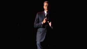 brian-williams-returns:-former-nbc-news-and-msnbc-anchor-launches-netflix-podcast