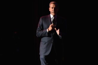brian-williams-returns:-former-nbc-news-and-msnbc-anchor-launches-netflix-podcast