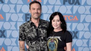 shannen-doherty-confides-in-‘90210’-cast-member-about-cancer-battle,-per-jennie-garth