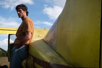 jacob-elordi-flies-in-the-first-trailer-for-ridley-scott’s-the-dog-stars