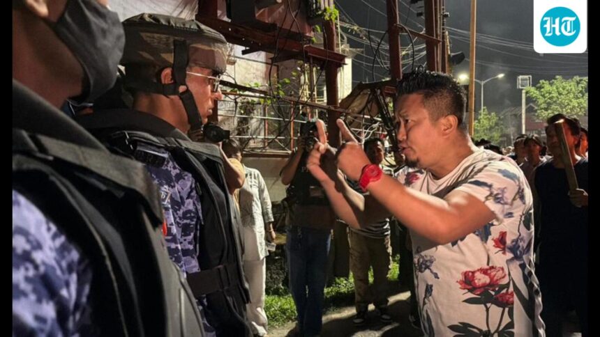5-protesters-were-injured-in-a-clash-with-security-forces-near-the-residence-of-manipur-cm