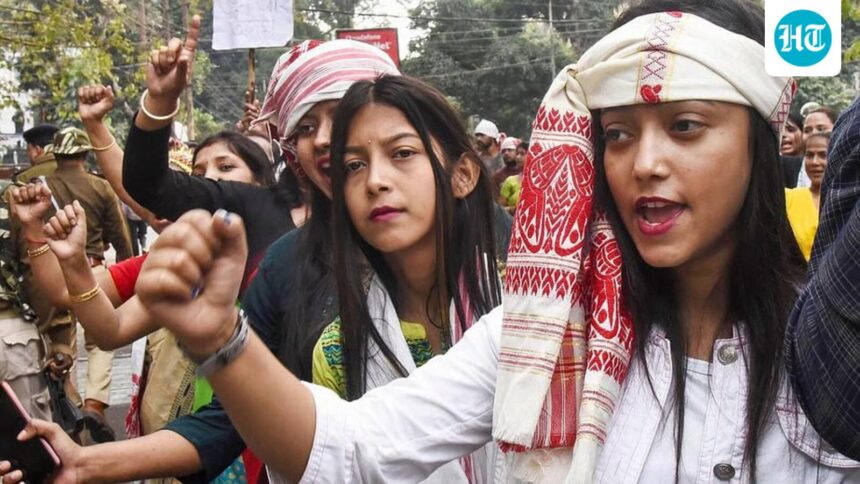 protest-against-drive-to-remove-encroachment-turns-violent,-20-people-injured:-assam-policemen