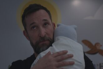 noah-wyle-talks-about-the-origins-and-real-life-connection-to-his-dark-journey-in-season-2-of-‘pete’