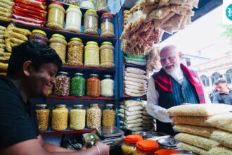 ‘jalmori-break’:-pm-modi-makes-sudden-moratorium-on-street-food-amid-bangladesh-election-campaign
