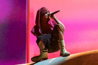 justin-bieber’s-coachella-2026-weekend-2-highlights:-billie-eilish’s-“one-less-lonely-girl”-and-more