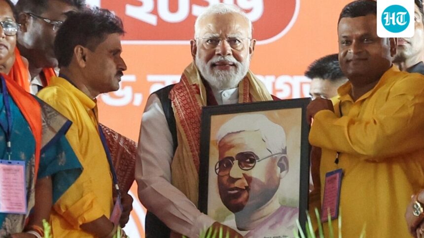 pm-modi-intensifies-his-attack-on-tmc-in-a-massive-campaign-in-bengal,-says-bjp-will-form-government