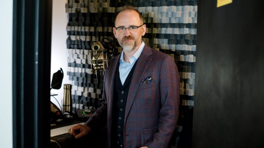 ‘99%-invisible’-hosts-roman-mars-to-host-new-podcast-about-american-history-(exclusive)