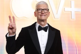 apple-ceo-tim-cook-will-step-down-and-appoint-john-ternos-as-new-leader