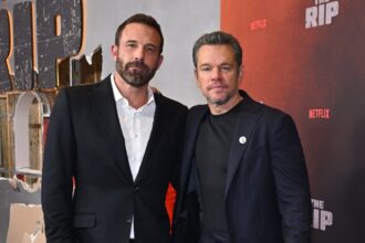ben-affleck-and-matt-damon-receive-an-award-in-honor-of-robin-williams’-“good-will-hunting”-pal.
