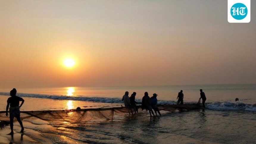 in-bengal,-eci-ordered-tourists-to-leave-the-coastal-resorts-of-digha-and-mandarmani