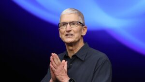 why-is-tim-cook-stepping-down-as-ceo-of-apple?
